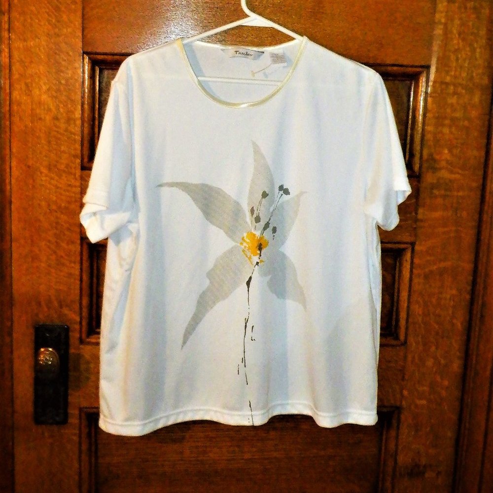 *** TAN JAY *** TOP ~ Brand New ~ Never Worn
